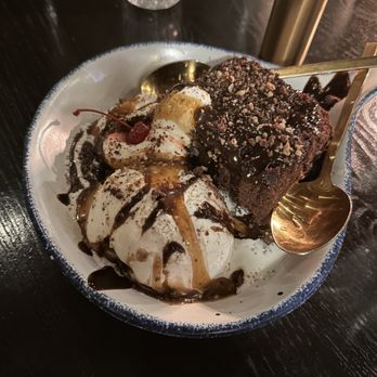 Grindstone Public House - Turtle Brownie Skillet** - American Near Me - Noblesville, Indiana