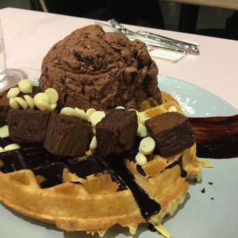 Demetres Downtown Markham - Desserts Near Me - Markham, Ontario