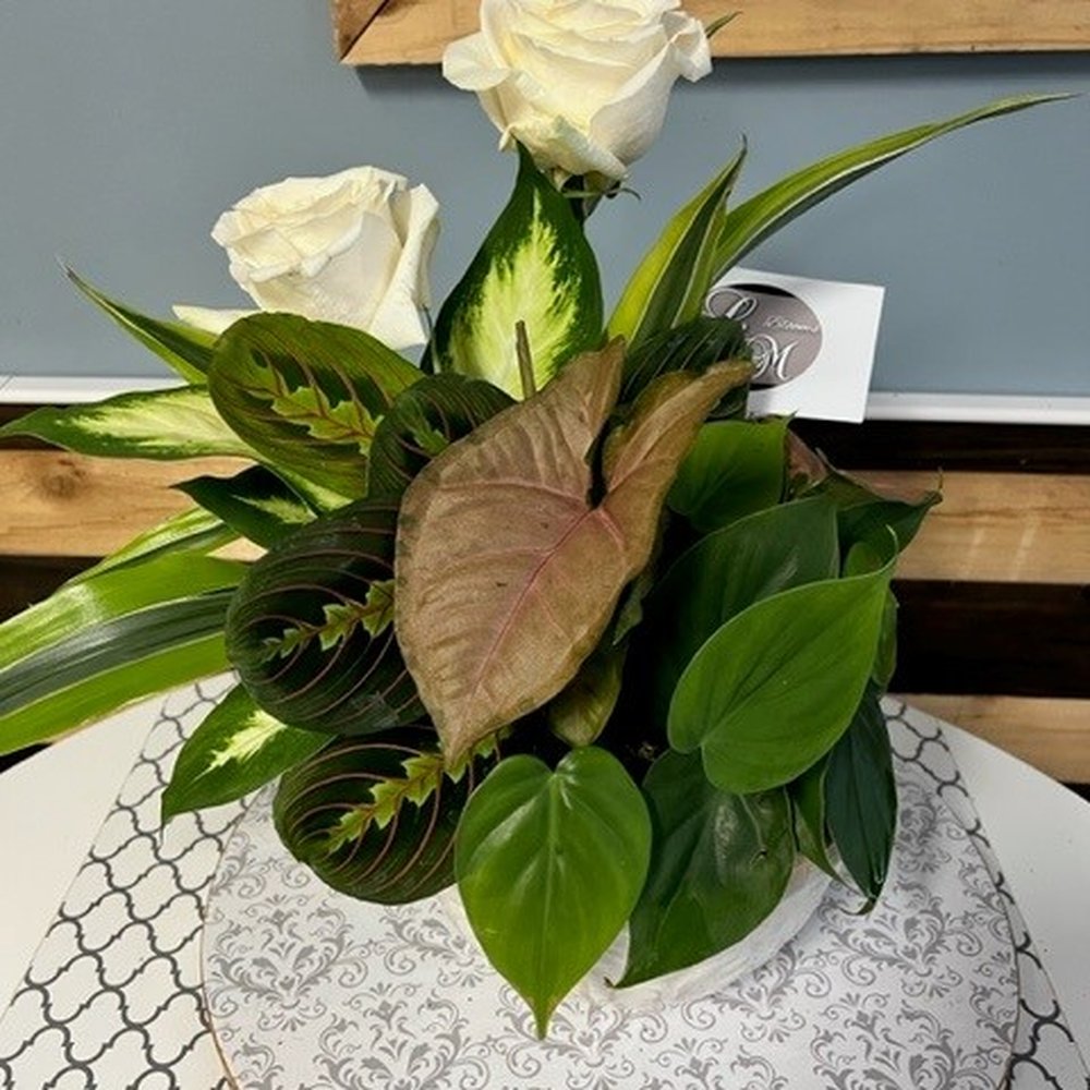 LM Blooms - The arrangement that they texted me! So beautiful! - Florists Near Me