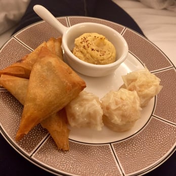 The Langham, Chicago - 1865 Club Hors de overs on china at the 30th floor lounge. - Hotels Near Me - Chicago, Illinois The Langham, Chicago - 1865 Club Hors de overs on china at the 30th floor lounge. - Hotels Near Me - Chicago, Illinois