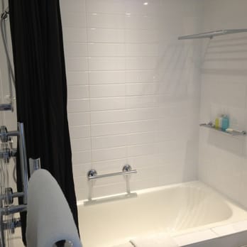 The George - Bathroom at The George - Hotels Near Me - Christchurch, CAN