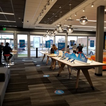 AT&T Store - Mobile Phones Near Me - Lincolnwood, Illinois AT&T Store - Mobile Phones Near Me - Lincolnwood, Illinois