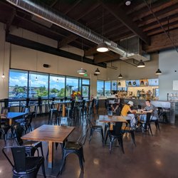 Ziggi's Coffee - Bright, sunny, clean interior
