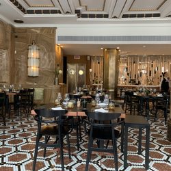 Café A Brasileira - Art Deco interior