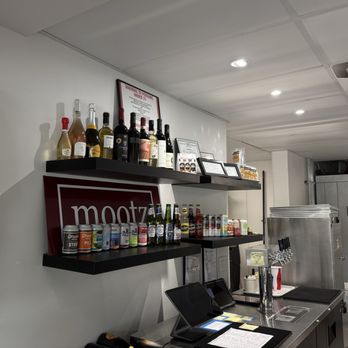 Mootz - Pizza Near Me - Omaha, Nebraska