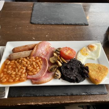 Tucker's Inn - Full Scottish - Bars Near Me - Invergordon, HLD