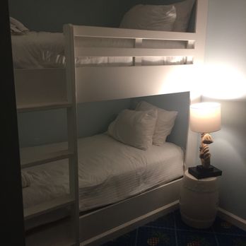Beach Shack - Bunk beds - Hotels Near Me - Cape May, New Jersey