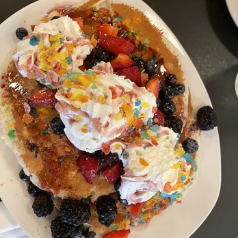 Mom's Kitchen & Bar - Bedrock Pancakes - Bars Near Me - Astoria, New York