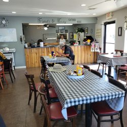 Callies Homestyle Restaurant - Interior