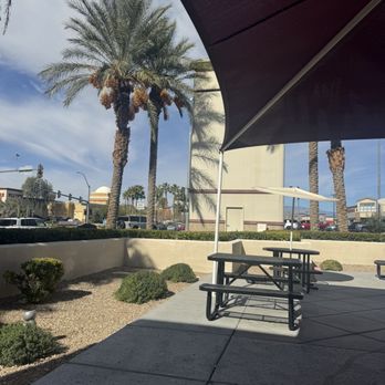 The Cracked Egg - Outdoor seating - Breakfast & Brunch Near Me - Las Vegas, Nevada The Cracked Egg - Outdoor seating - Breakfast & Brunch Near Me - Las Vegas, Nevada