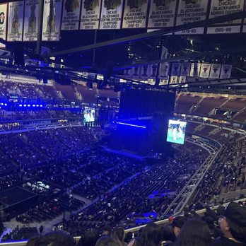United Center - Stadiums & Arenas Near Me - Chicago, Illinois