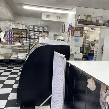 Lindmair Bakery - Inside view of the store - Bakeries Near Me - Riverside, California Lindmair Bakery - Inside view of the store - Bakeries Near Me - Riverside, California