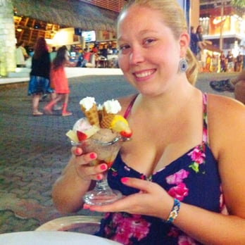 Aldo's - Me and my sundae. :P - Ice Cream & Frozen Yogurt Near Me - Playa del Carmen, ROO Aldo's - Me and my sundae. :P - Ice Cream & Frozen Yogurt Near Me - Playa del Carmen, ROO