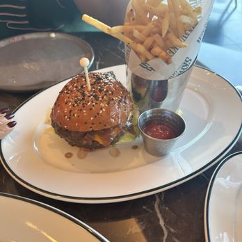 Skywalker Grill - Wagyu Burger - Seafood Near Me - Los Angeles, California