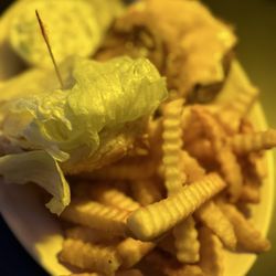 Charlie Beinlich's Food & Tap - Cheeseburger