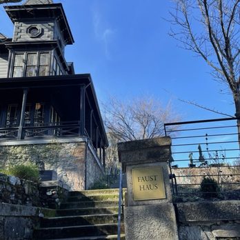 Faust - Wine Tasting Room Near Me - St. Helena, California