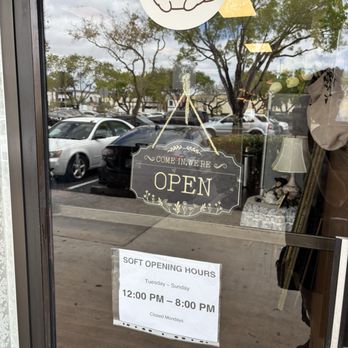 Cafe Cinnamour - Coffee & Tea Near Me - Davie, Florida