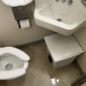 Barlow Respiratory Hospital - Water all on the ground and trash on the floor in the room. It's like a cheap hotel room. They definitely need to step it up. - Hospitals Near Me - Van Nuys, California Barlow Respiratory Hospital - Water all on the ground and trash on the floor in the room. It's like a cheap hotel room. They definitely need to step it up. - Hospitals Near Me - Van Nuys, California