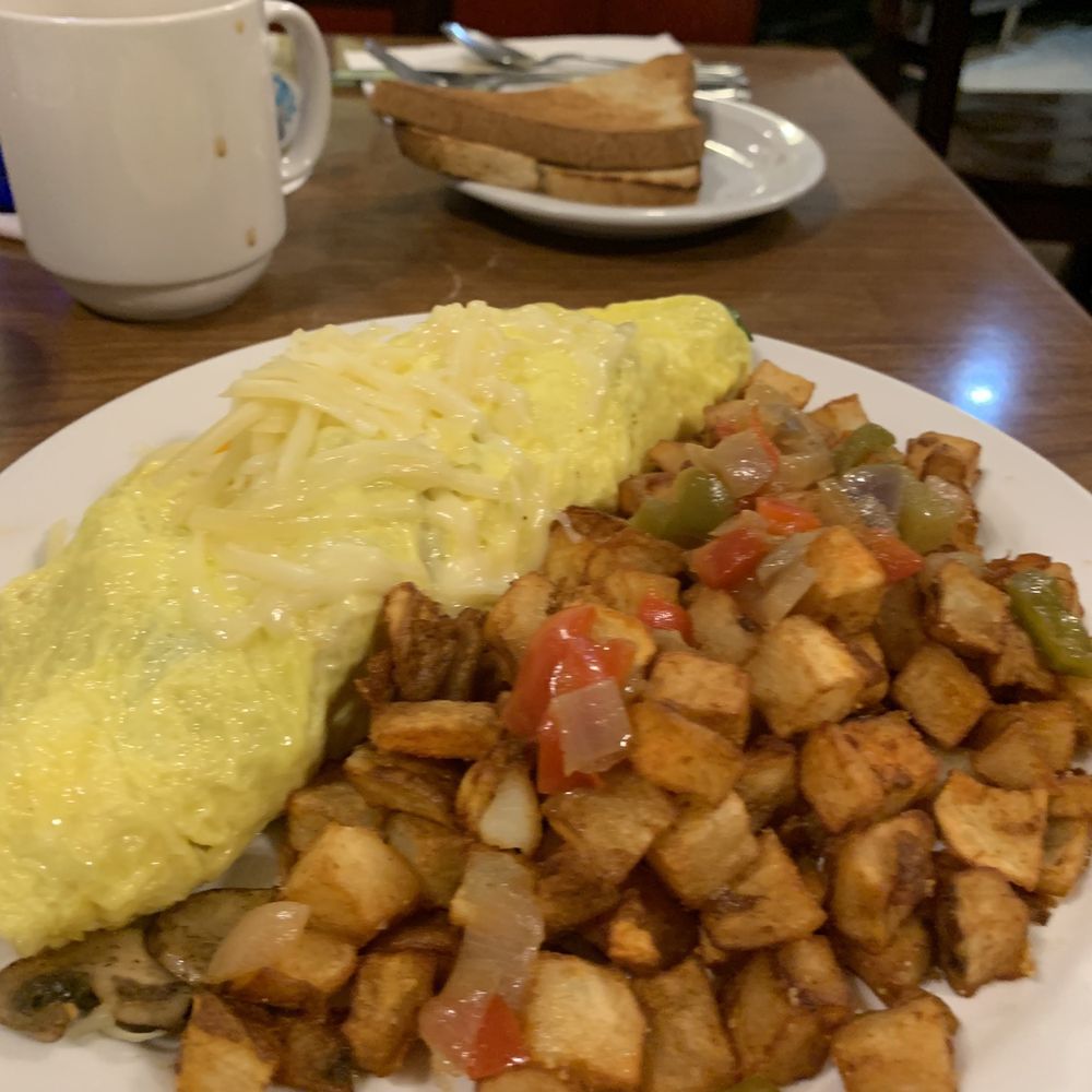 Crackin' & Stackin' - Chicken mushroom spinach omelette with home fries. - Breakfast & Brunch Near Me - Central Point, Oregon Crackin' & Stackin' - Chicken mushroom spinach omelette with home fries. - Breakfast & Brunch Near Me - Central Point, Oregon