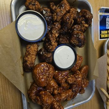 Buffalo Wild Wings - Chicken Wings Near Me - Plantation, Florida Buffalo Wild Wings - Chicken Wings Near Me - Plantation, Florida
