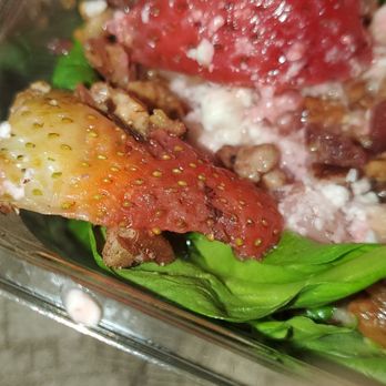 la Madeleine - Strawberry Bacon Spinach Salade - Bakeries Near Me - Sugar Land, Texas la Madeleine - Strawberry Bacon Spinach Salade - Bakeries Near Me - Sugar Land, Texas