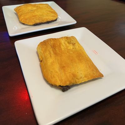 Hungry Eyes Jamacian Restaurant and Bar by null