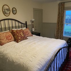 Chandler River Inn - Captain Watts king room