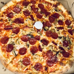 Pepperoni Pizza & Grill - Mushroom and pepp pizza well done