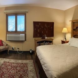 La Posada Hotel - King size room, comfy bed, beautiful decor fits the culture
