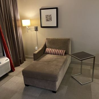 Hampton Inn & Suites by Hilton Toronto Markham - Lounger in the room - Hotels Near Me - Markham, Ontario Hampton Inn & Suites by Hilton Toronto Markham - Lounger in the room - Hotels Near Me - Markham, Ontario