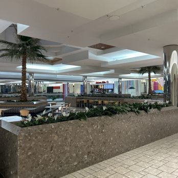 MacArthur Center - Dead food court - Shopping Centers Near Me - Norfolk, Virginia MacArthur Center - Dead food court - Shopping Centers Near Me - Norfolk, Virginia