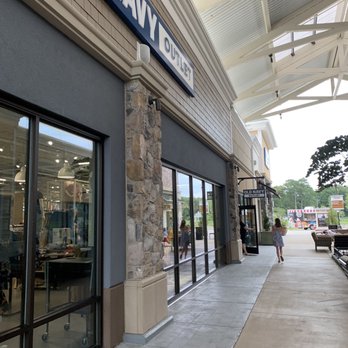 Old Navy Outlet - The outside - Men's Clothing Near Me - Norfolk, Virginia