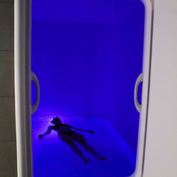 Deluxe float suite