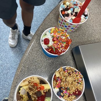 Lighthouse Yogurt - The Crew with nephews and partner - Ice Cream & Frozen Yogurt Near Me - Klamath Falls, Oregon