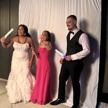 Photobooth NW - Photo Booth Rentals Near Me Photobooth NW - Photo Booth Rentals Near Me