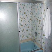 Photo of Arne's Royal Hawaiian Motel - Baker, CA, United States. Bathroom