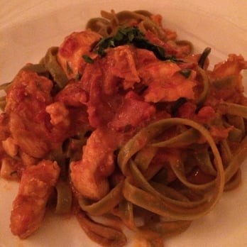 Belli Osteria - Spinach fettuccine with chicken and pink tomato sauce - Italian Near Me - Brooklyn, New York