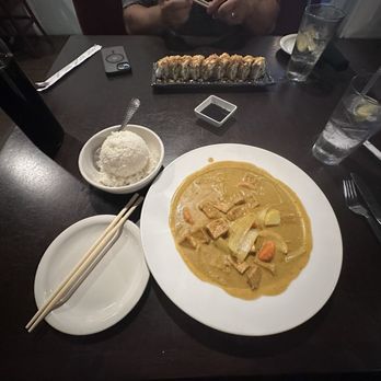 Oudom Thai & Sushi - Yellow Curry with Tofu and Tempura tofu roll - Sushi Bars Near Me - Deland, Florida