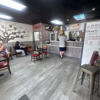 Gianna's Pizza Center - Pizza Near Me - Plantation, Florida