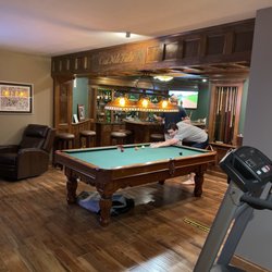 Clem’s Pub - Pool table
