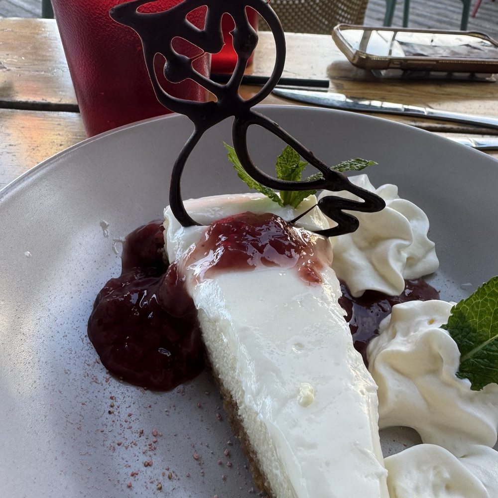 Le Hibou - Cheese cake with chocolate owl - Cafes Near Me - Wakefield, Quebec Le Hibou - Cheese cake with chocolate owl - Cafes Near Me - Wakefield, Quebec