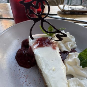 Le Hibou - Cheese cake with chocolate owl - Cafes Near Me - Wakefield, Quebec Le Hibou - Cheese cake with chocolate owl - Cafes Near Me - Wakefield, Quebec