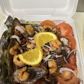 La Isla - Omaha - Mussels with shrimp and octopus - Seafood Near Me - Omaha, Nebraska