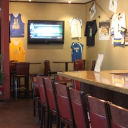 The Finish Line Restaurant and Lounge - Nice bar!