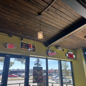 Tacos Y Mas - Indoor Decor - Mexican Near Me - Richardson, Texas Tacos Y Mas - Indoor Decor - Mexican Near Me - Richardson, Texas
