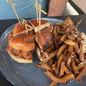 The Crunkleton - Chicken sandwich - Cocktail Bars Near Me - Charlotte, North Carolina