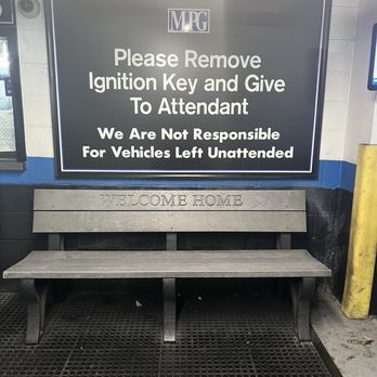 Manhattan Parking - Seating area - Parking Near Me - New York, New York Manhattan Parking - Seating area - Parking Near Me - New York, New York