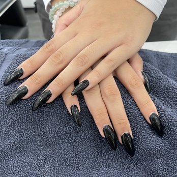 Dippity dodaah - Black almonds - Nail Technicians Near Me Dippity dodaah - Black almonds - Nail Technicians Near Me