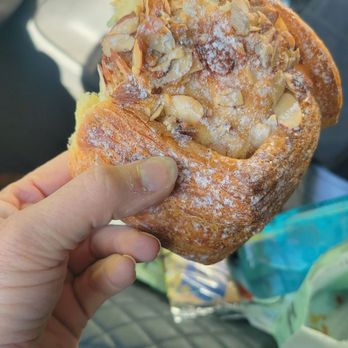 Picnic - Almond croissant - Breakfast & Brunch Near Me - Jackson, Wyoming Picnic - Almond croissant - Breakfast & Brunch Near Me - Jackson, Wyoming