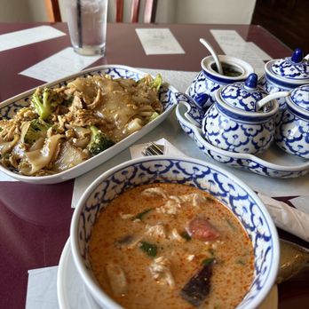 Siam Classic - Lunch Special $12.95   11. Coconut Lemongrass Soup 19. Pad See Eiw Noodle w/ chicken - Thai Near Me - Manassas, Virginia